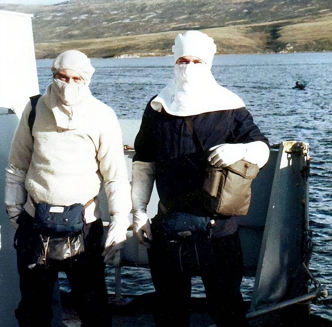 战士为何全戴神秘面罩？危急关头可救命j9九游会网址是什么对台演习中我海军(图7)