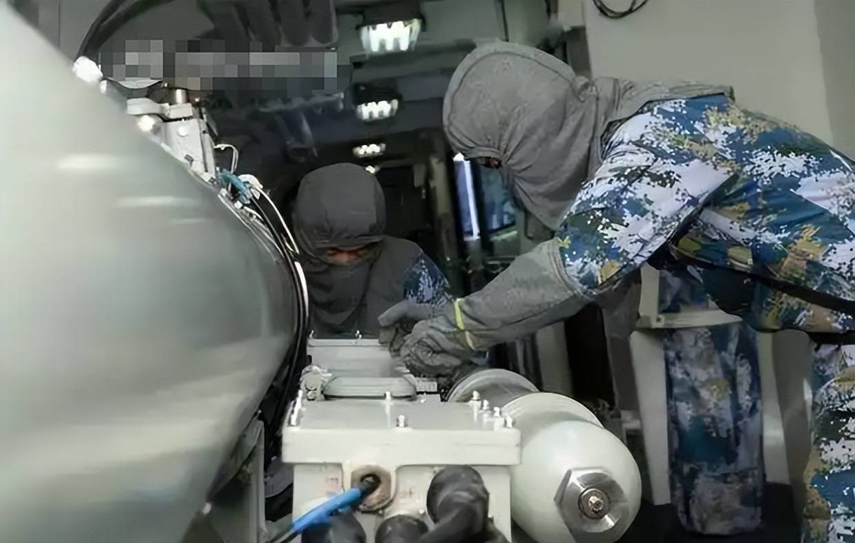 战士为何全戴神秘面罩?危急关头可救命j9九游会网址是什么对台演习中我海军(图9) 战士为何全戴神秘面罩?危急关头可救命j9九游会网址是什么对台演习中我海军(图9)