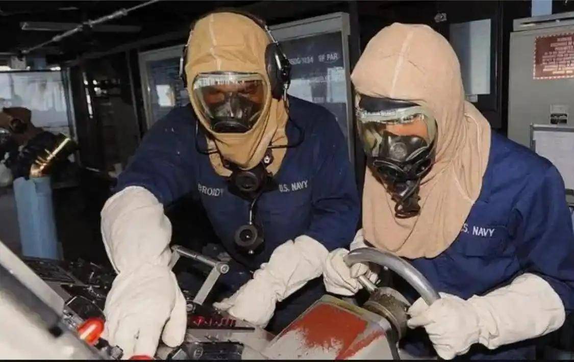 战士为何全戴神秘面罩?危急关头可救命j9九游会网址是什么对台演习中我海军(图10) 战士为何全戴神秘面罩?危急关头可救命j9九游会网址是什么对台演习中我海军(图10)