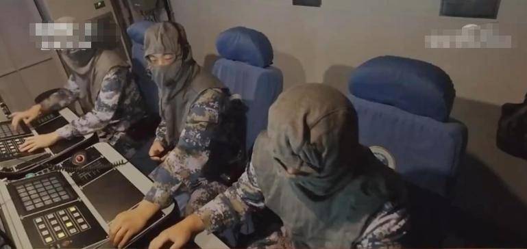 战士为何全戴神秘面罩?危急关头可救命j9九游会网址是什么对台演习中我海军(图14) 战士为何全戴神秘面罩?危急关头可救命j9九游会网址是什么对台演习中我海军(图14)